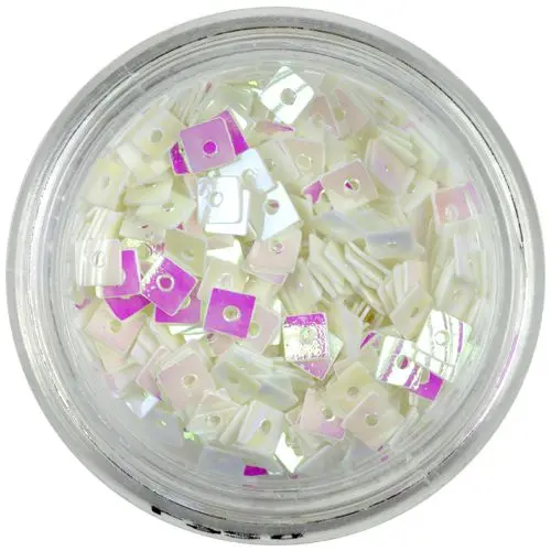 Ozdoba na nehty - bílé čtverečky s dírkou