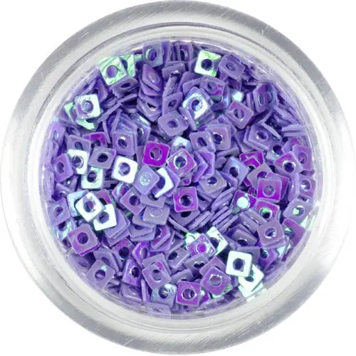 Malá ozdoba na nehty - světle fialové čtverečky s dírkou