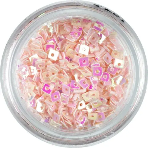 Světle růžové čtverečky - ozdoba s dírkou