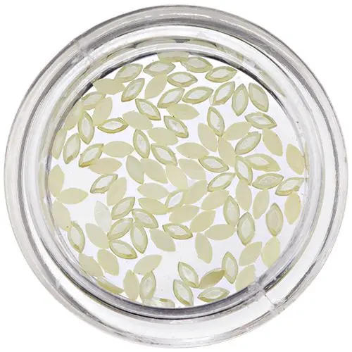 Světle žluté ovály na zdobení nehtů, perleť